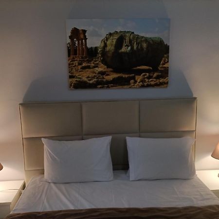 Modern Comfy Apartment Athena Bagian luar foto