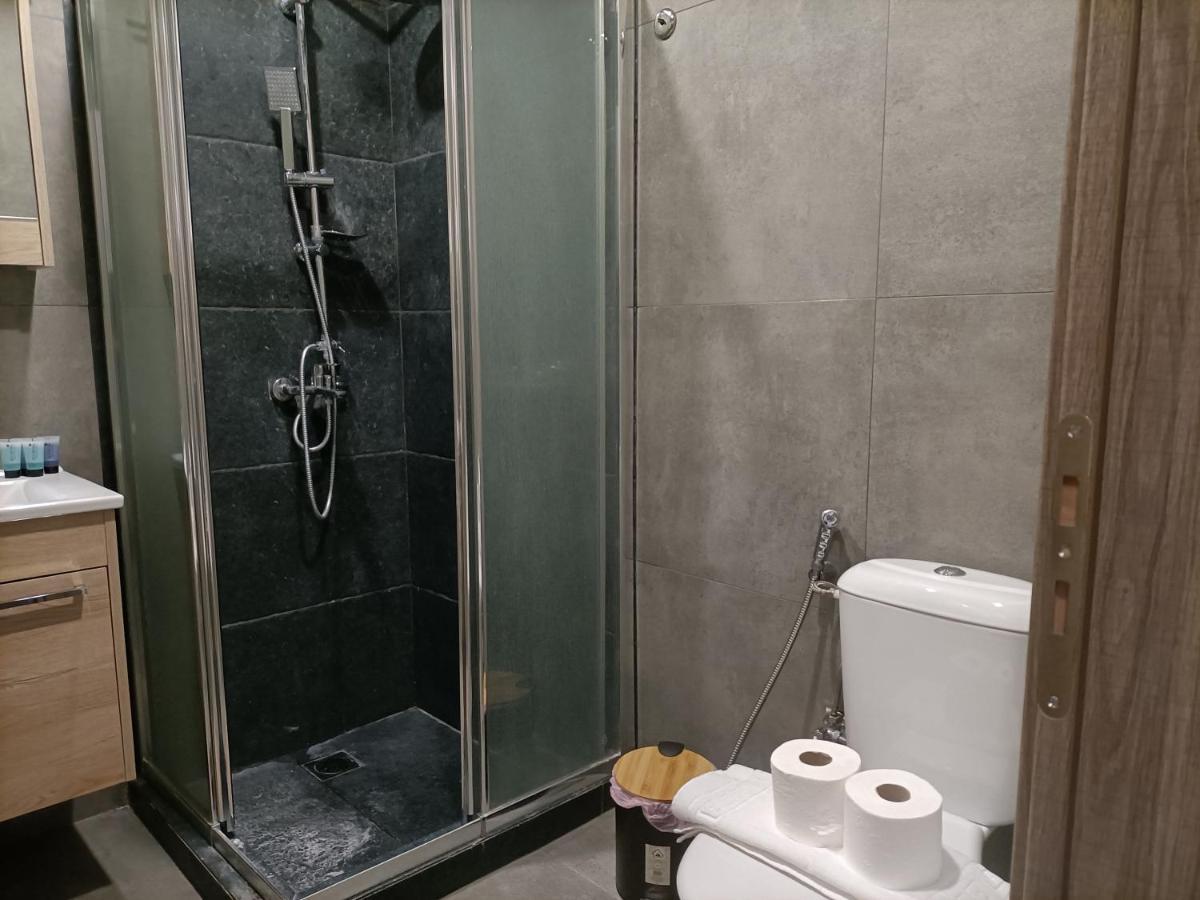 Modern Comfy Apartment Athena Bagian luar foto