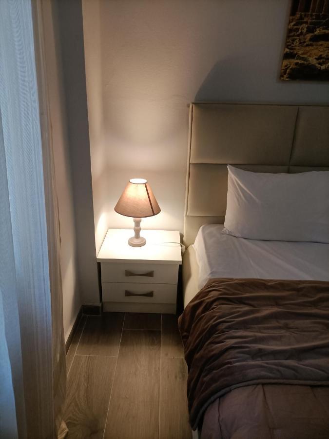 Modern Comfy Apartment Athena Bagian luar foto