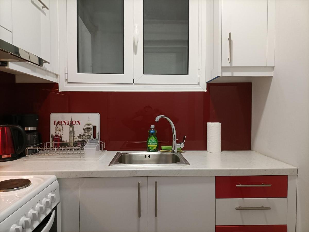 Modern Comfy Apartment Athena Bagian luar foto