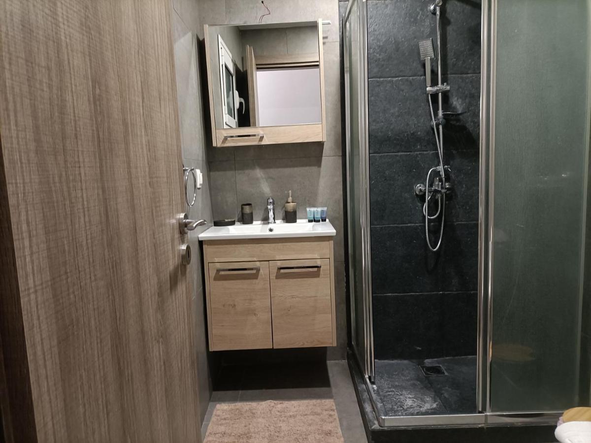 Modern Comfy Apartment Athena Bagian luar foto