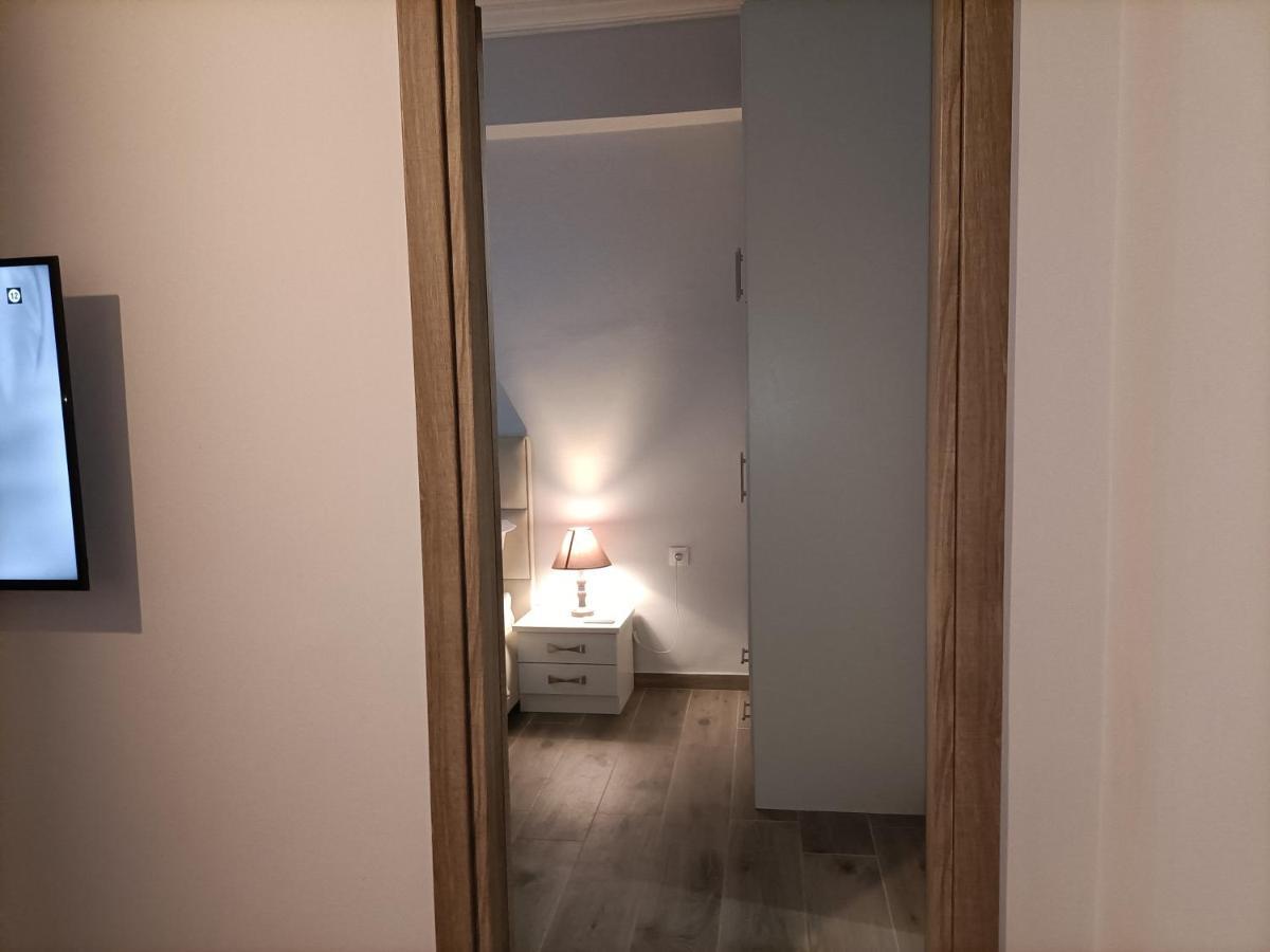 Modern Comfy Apartment Athena Bagian luar foto